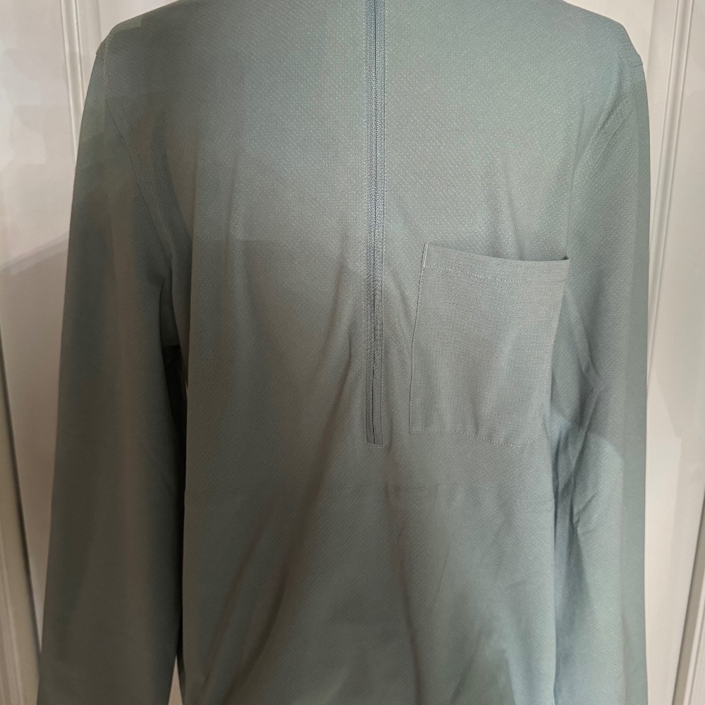 Lululemon Men's pull over 1/2 zip shirt kangaroo and patch pockets pale green